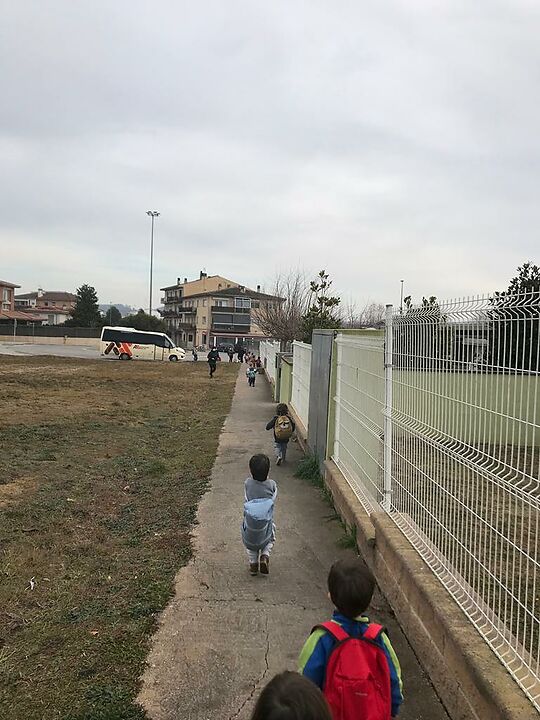 Vamos de paseo por el pueblo y hacemos salidas